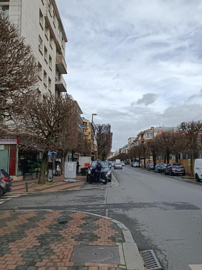 Chelles Centre Ville 2 Chambres Pres Des Bords De Marne 10 Minutes A Pieds De La Gare De Chelles-Gournay 5 Minutes De La Gare De Vaires-Sur-Marne 20 Minutes De Disneyland Jusqu'A 5 Couchages Possibles Luaran gambar