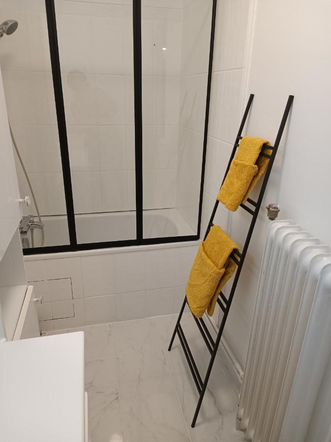 Chelles Centre Ville 2 Chambres Pres Des Bords De Marne 10 Minutes A Pieds De La Gare De Chelles-Gournay 5 Minutes De La Gare De Vaires-Sur-Marne 20 Minutes De Disneyland Jusqu'A 5 Couchages Possibles Luaran gambar