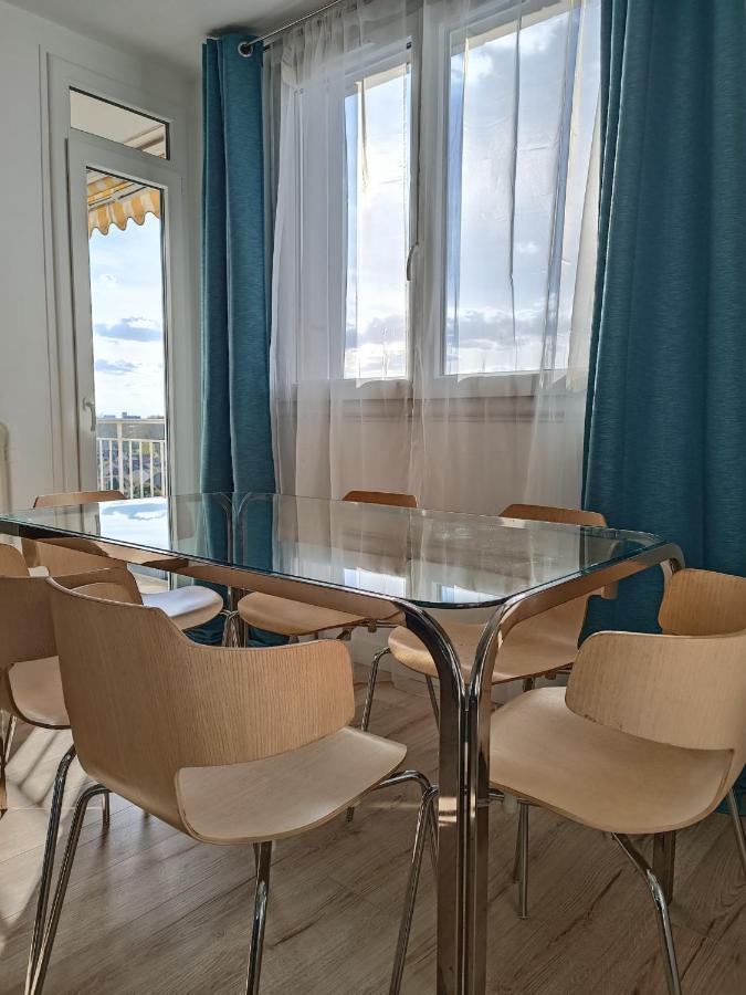 Chelles Centre Ville 2 Chambres Pres Des Bords De Marne 10 Minutes A Pieds De La Gare De Chelles-Gournay 5 Minutes De La Gare De Vaires-Sur-Marne 20 Minutes De Disneyland Jusqu'A 5 Couchages Possibles Luaran gambar