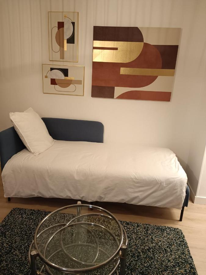 Chelles Centre Ville 2 Chambres Pres Des Bords De Marne 10 Minutes A Pieds De La Gare De Chelles-Gournay 5 Minutes De La Gare De Vaires-Sur-Marne 20 Minutes De Disneyland Jusqu'A 5 Couchages Possibles Luaran gambar
