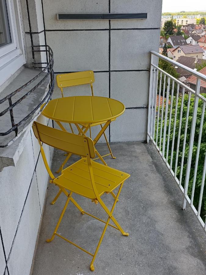 Chelles Centre Ville 2 Chambres Pres Des Bords De Marne 10 Minutes A Pieds De La Gare De Chelles-Gournay 5 Minutes De La Gare De Vaires-Sur-Marne 20 Minutes De Disneyland Jusqu'A 5 Couchages Possibles Luaran gambar